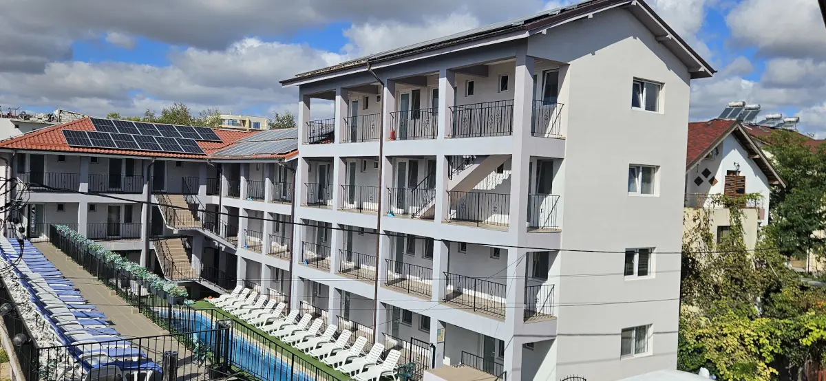 Vila-Aproape-de-Mare-by-Iubesc-Marea-vedere-exterior-zi-frontal-dreapta-ansamblu