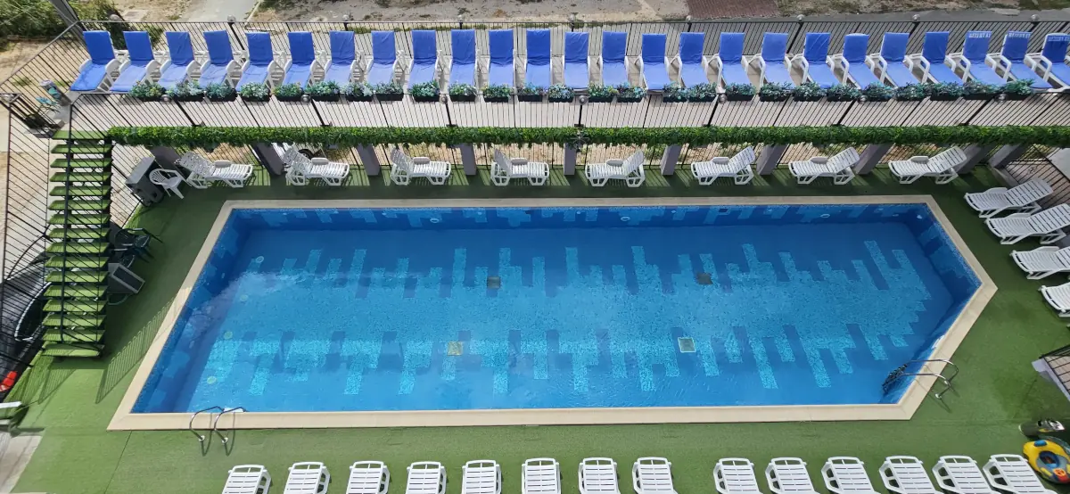 Vila-Aproape-de-Mare-by-Iubesc-Marea-vedere-piscina-exterior-zi-incinta-ansamblu